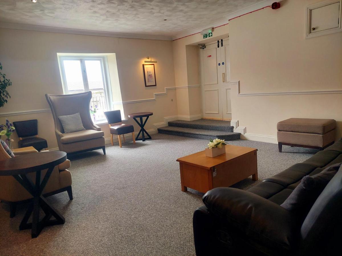 Hotel The Black Lion Royal Lampeter